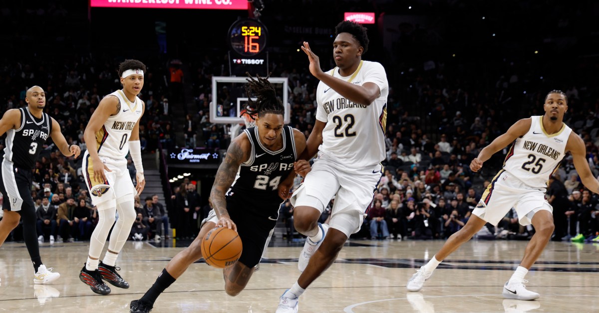 Spurs comeback run not enough to beat Pelicans