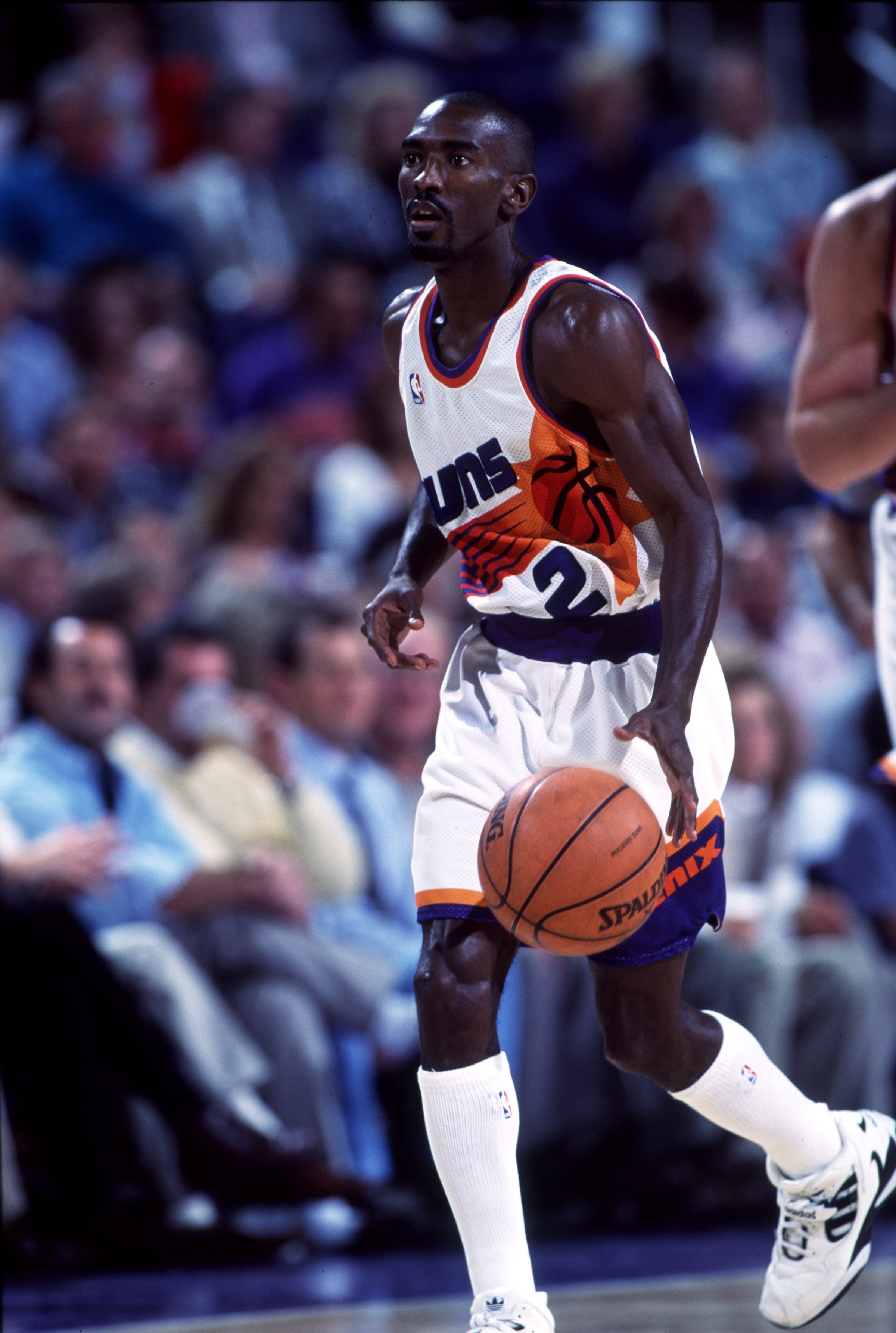 1994-95: Elliot Perry of the Phoenix Suns in action during a Suns game at America West Arena in Phoenix, AZ. (Photo by Icon Sportswire)
