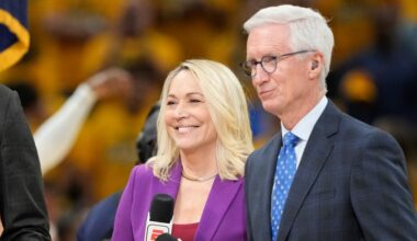 Mike Breen gives Devin Booker some banging compliments