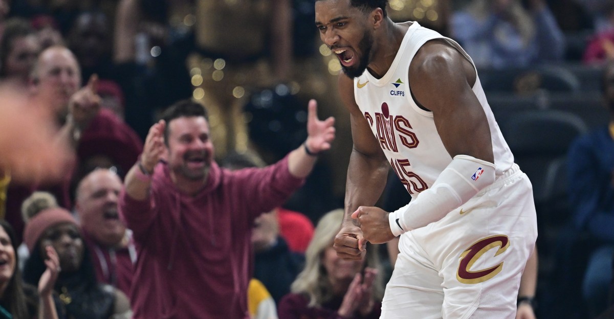 Cavs keep momentum going with decisive 129-113 win over Suns