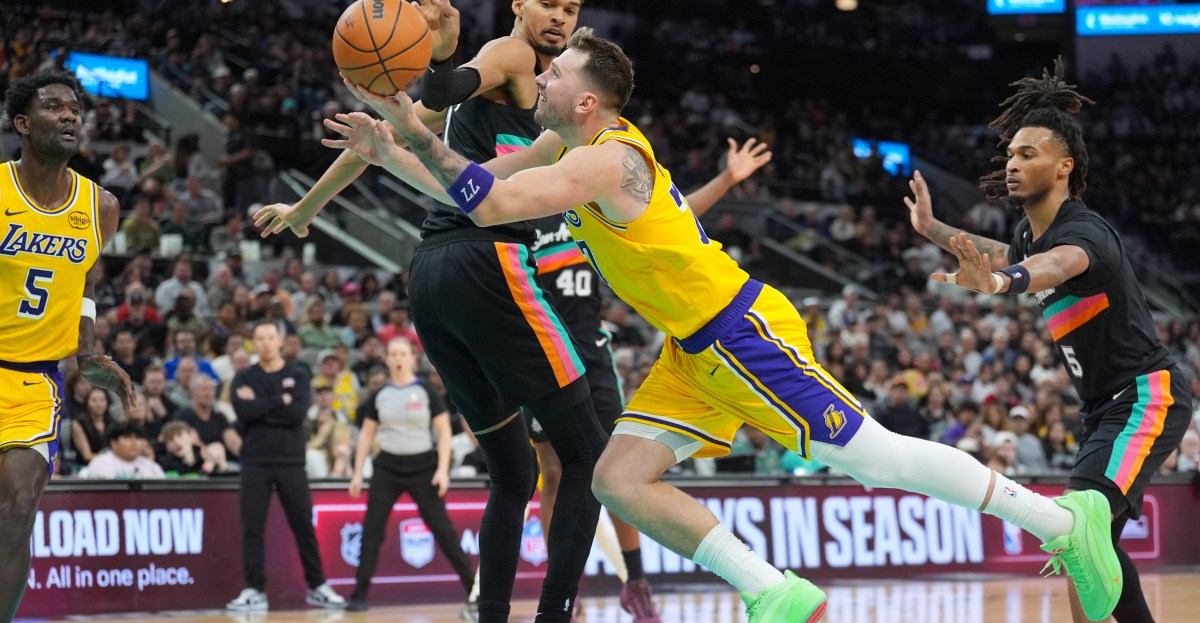 Week in Review: Defense soars, offense sputters in week of mixed results for Spurs