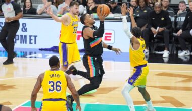 Highlights: Keldon Johnson drops 27 points in rout of Lakers