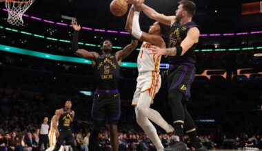 Poor second quarter consigns Hawks to heavy defeat against Lakers