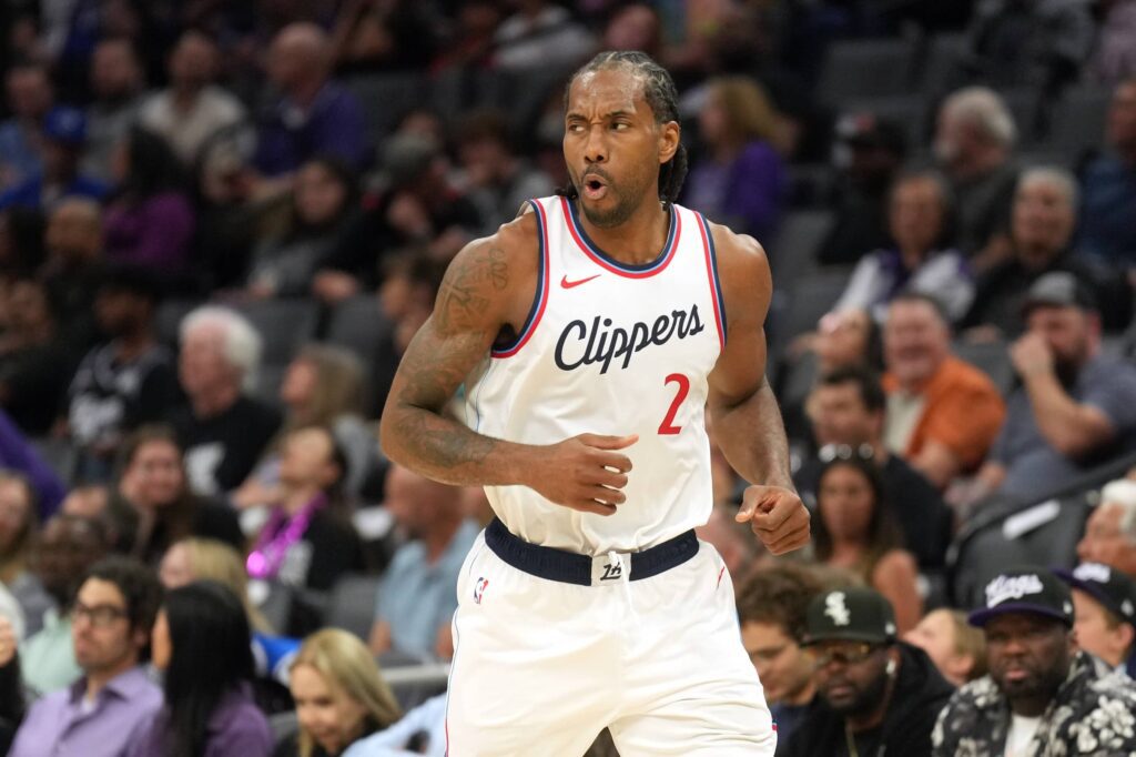 Kawhi Leonard, Tyronn Lue, And Clippers React To Fan Having To "Eat His Tweet" After Team Goes 15-3