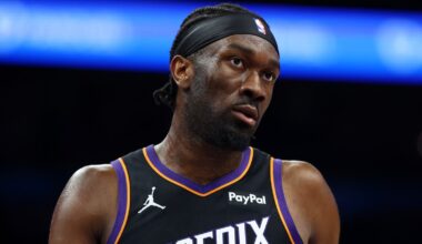 Mark Williams in his Suns uniform