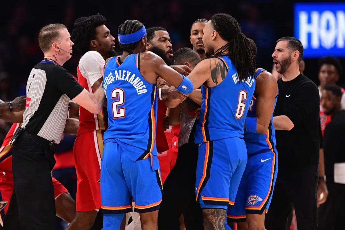 Pelicans-Thunder get into heated scuffle in final seconds