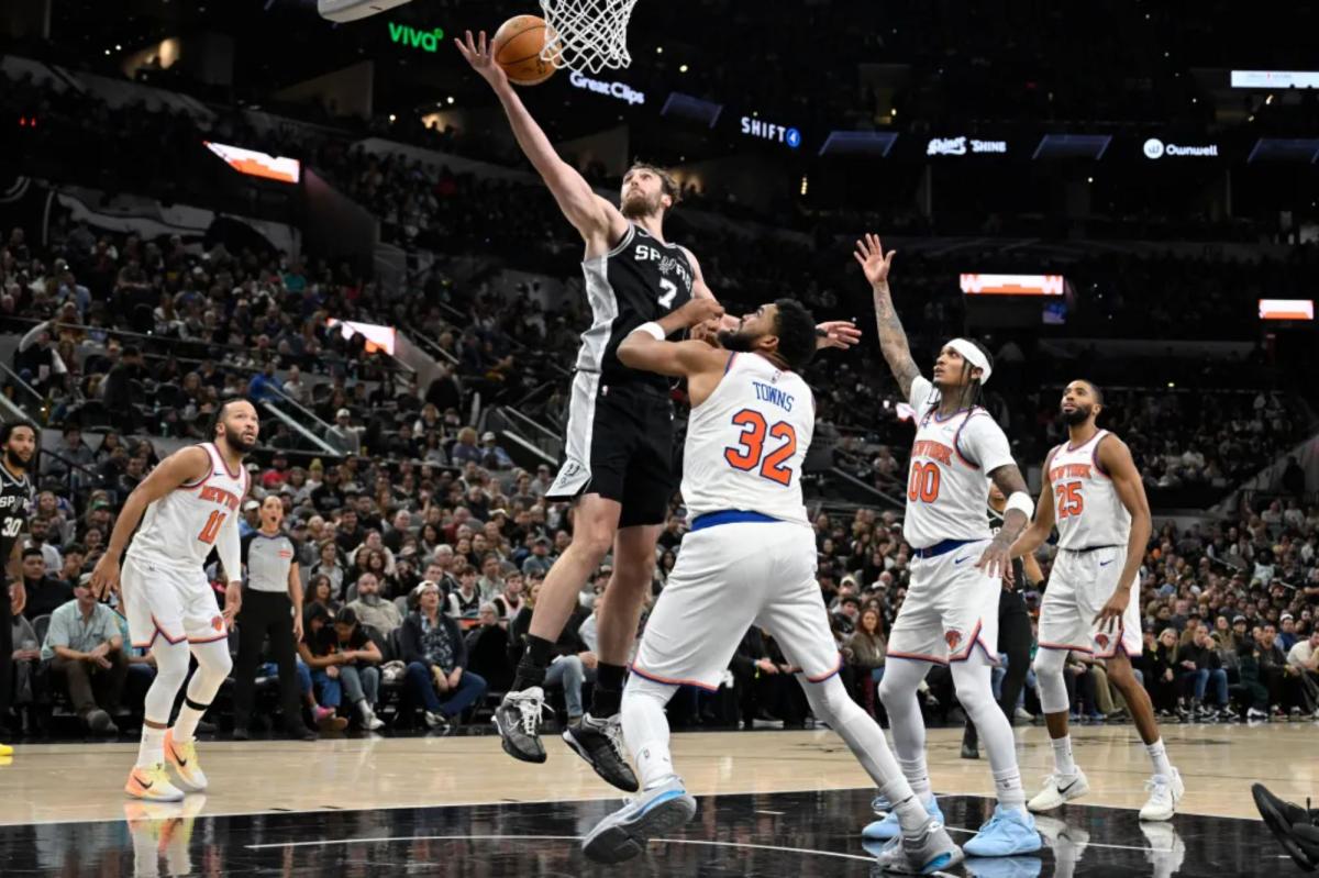 Knicks' rebounding strength fell apart in disappointing loss to Spurs