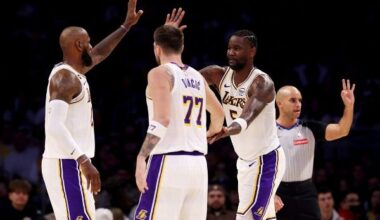 Deandre Ayton's perfect night keys Lakers win over Raptors