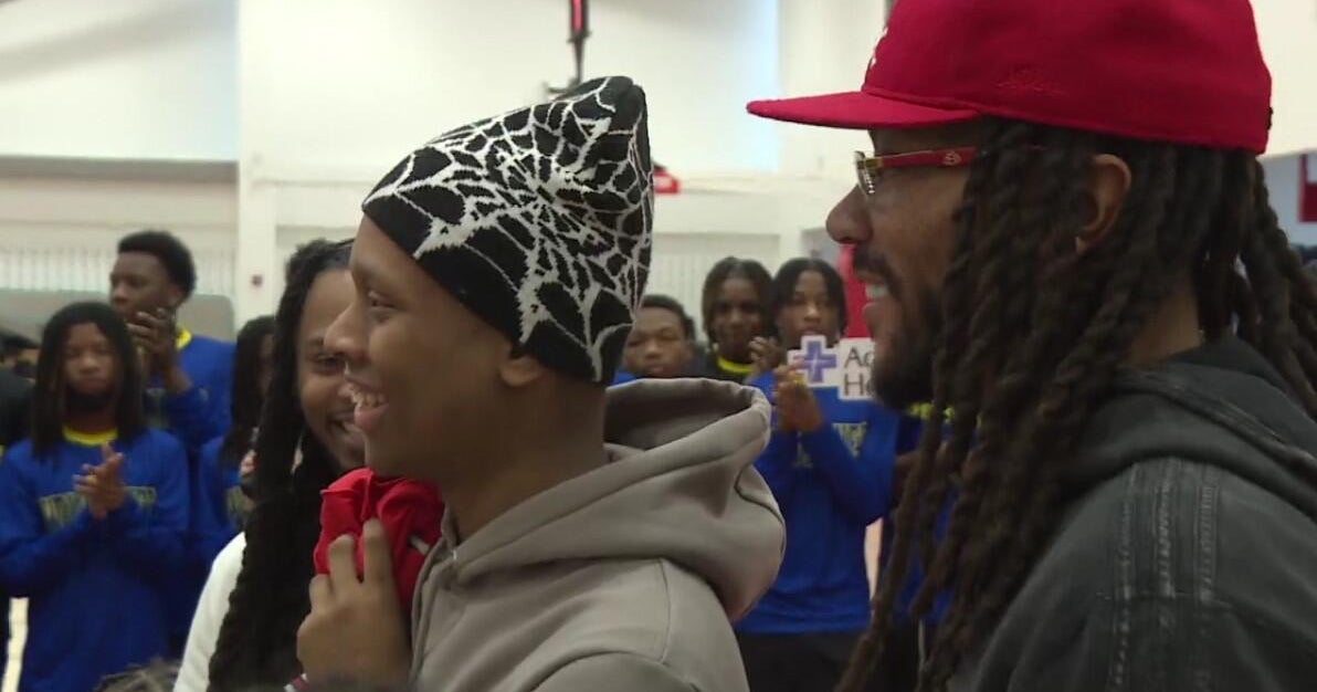Derrick Rose helps surprise Bulls fan battling cancer with special trip