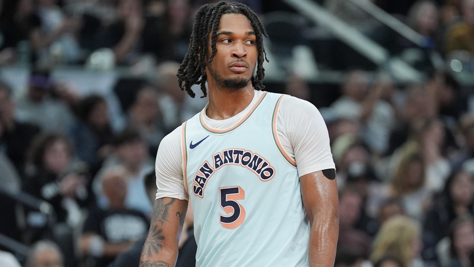 Stephon Castle in his Spurs uniform