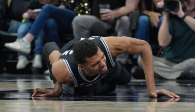 Spurs star Victor Wembanyama hyperextendeds knee, but reportedly avoids major issue
