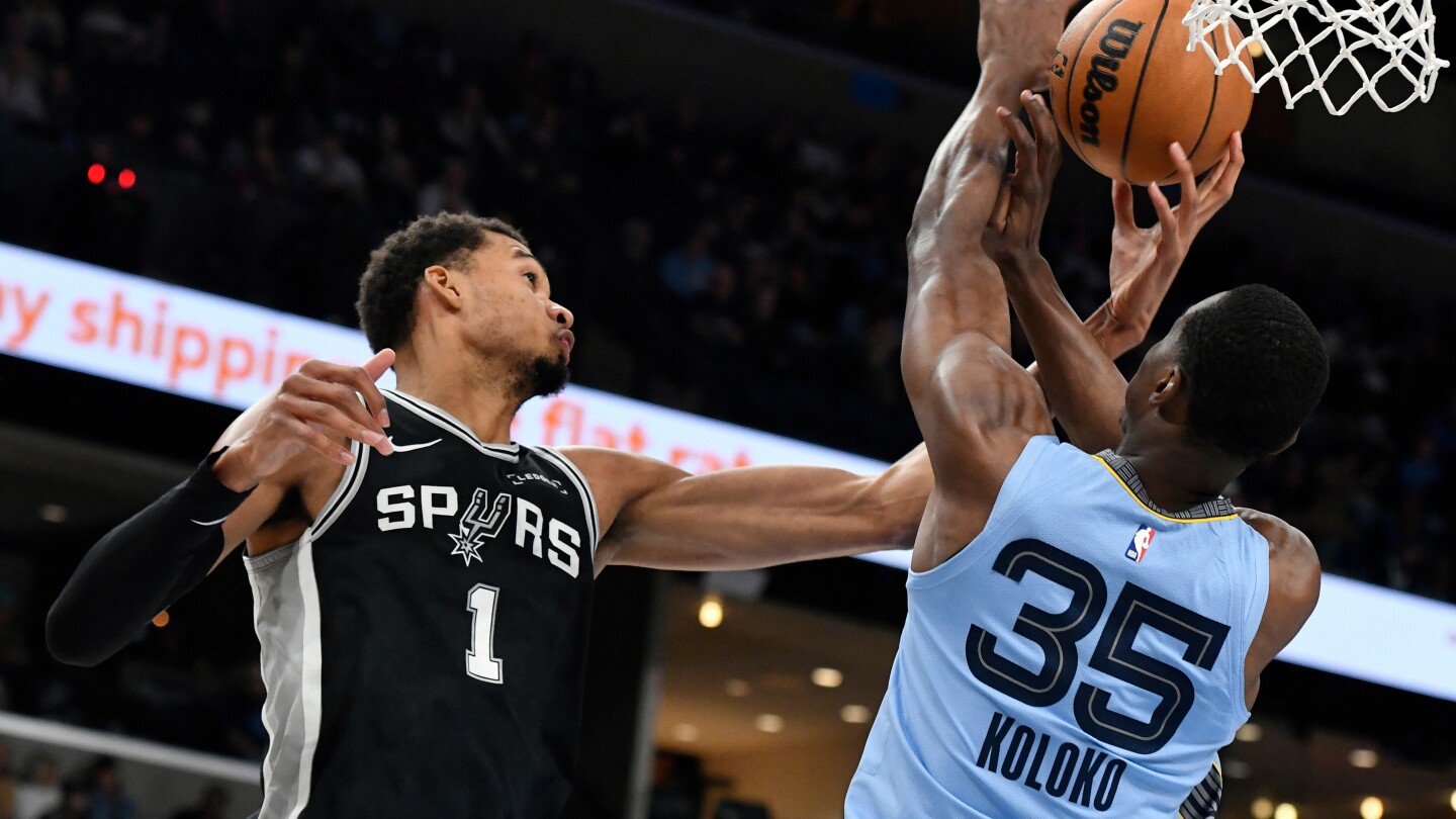 Cam Spencer scores 21, including the final five, to give the Grizzlies a 106-105 win over the Spurs