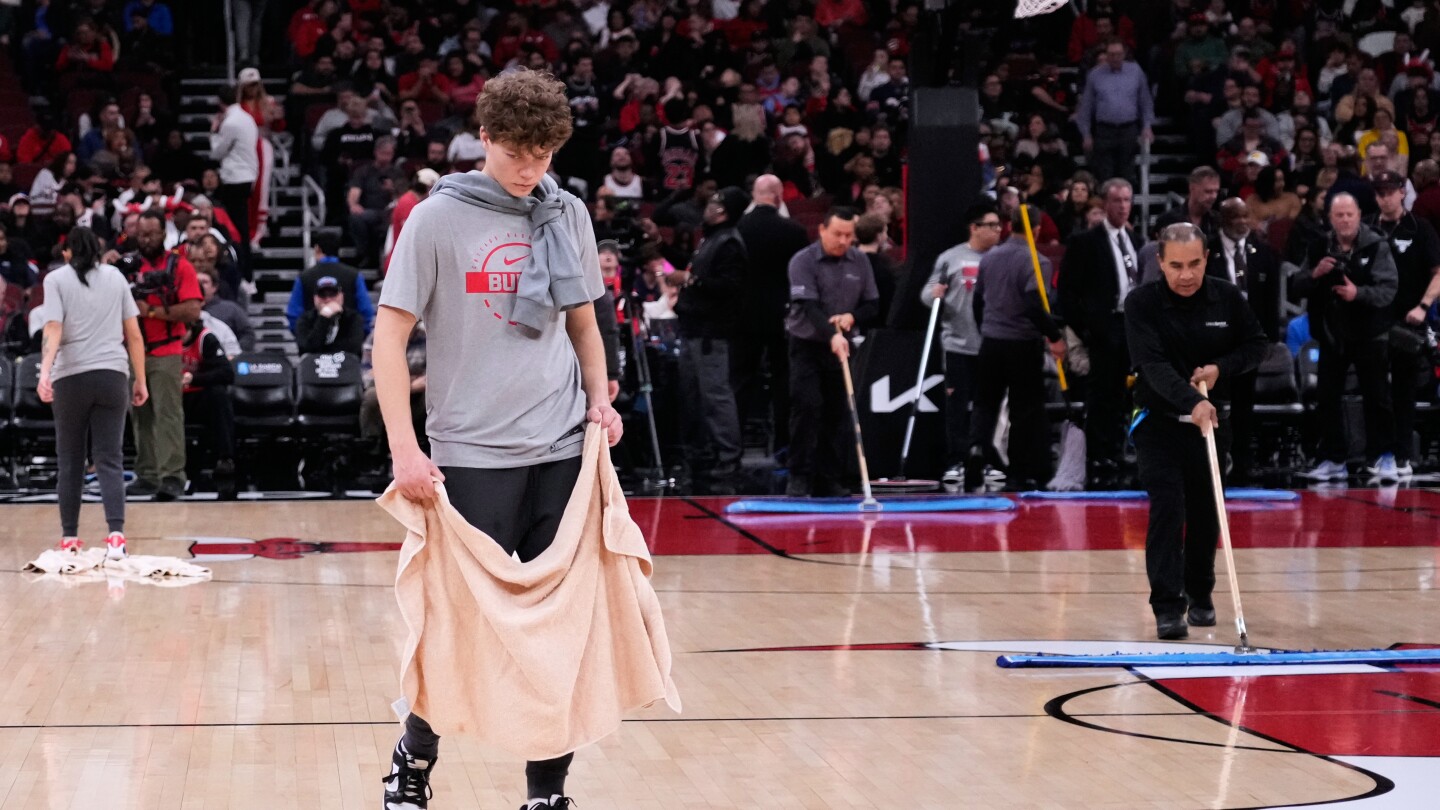 Chicago and Miami to face four games in five days after slippery court issue