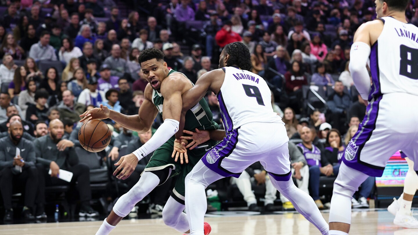 Antetokounmpo scores 37 in Bucks' 115-98 victory over Kings