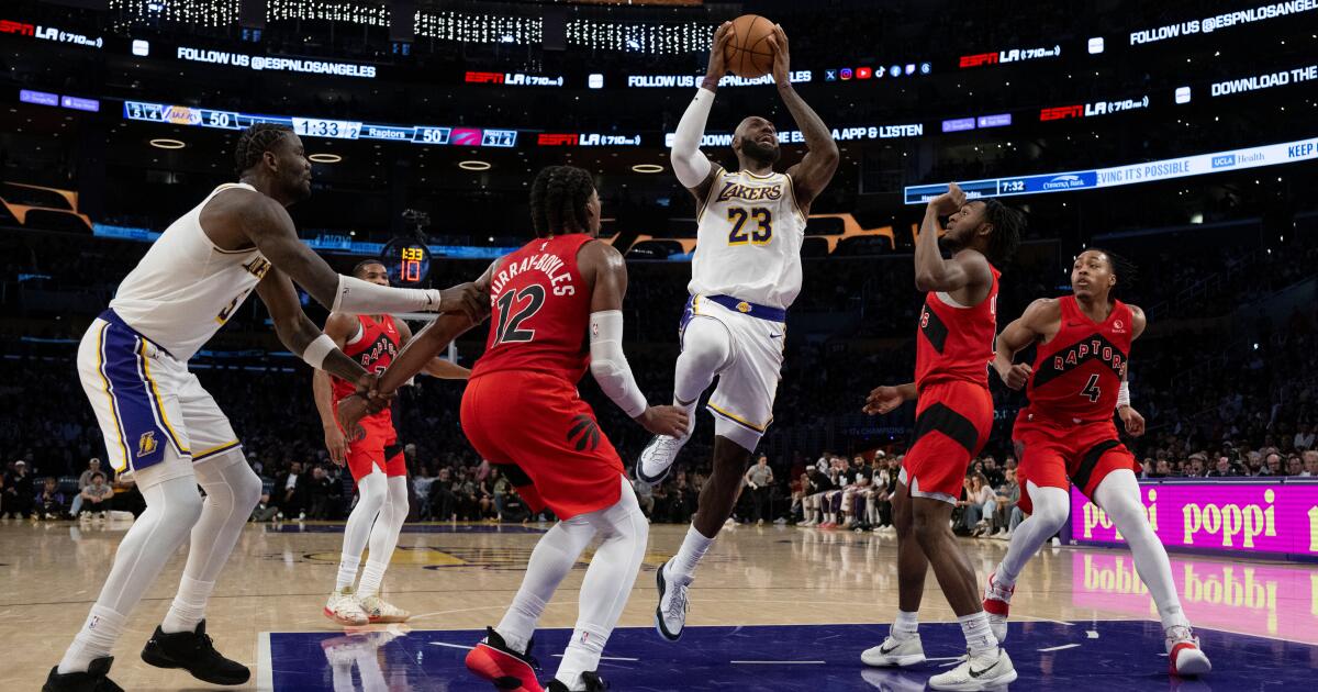 Deandre Ayton and Luka Doncic return, lead Lakers past Raptors