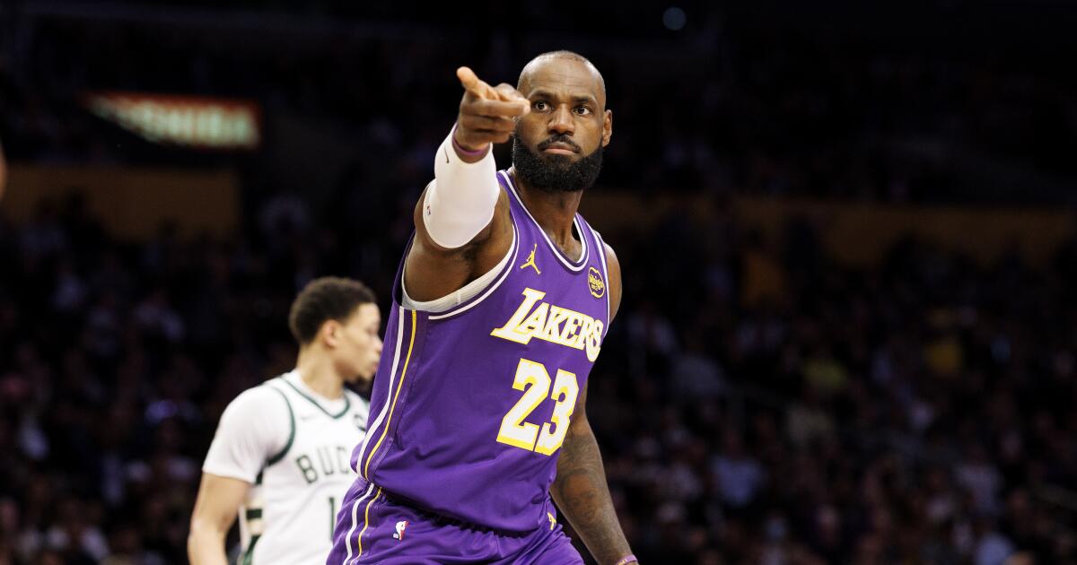 Lakers rally for late lead but falter at finish in loss to Bucks