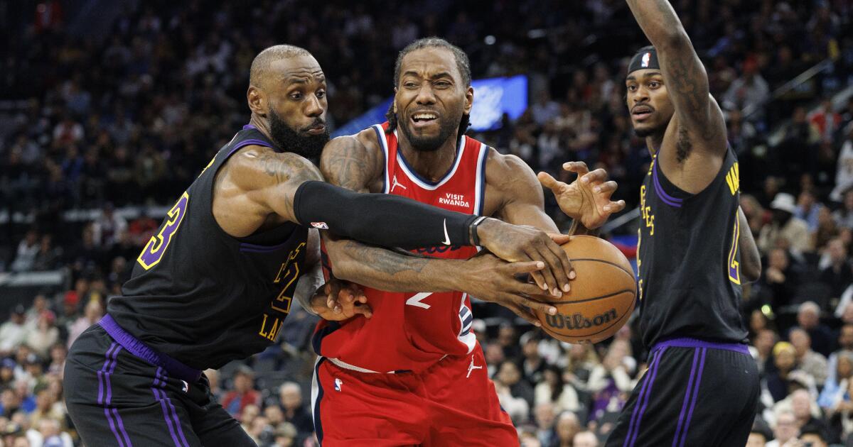 Struggling Lakers fall to Clippers. Is impending free agency to blame?