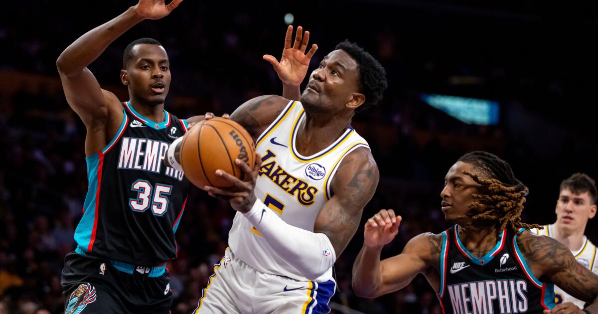 Lakers lock back in on Deandre Ayton to earn win against Grizzlies