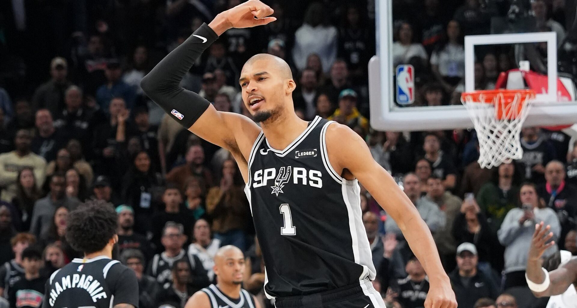 Mavericks-Bucks game postponed