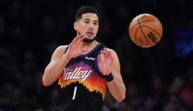 Booker returns from ankle injury to lead the Suns to a 106-99 victory over the slumping Knicks