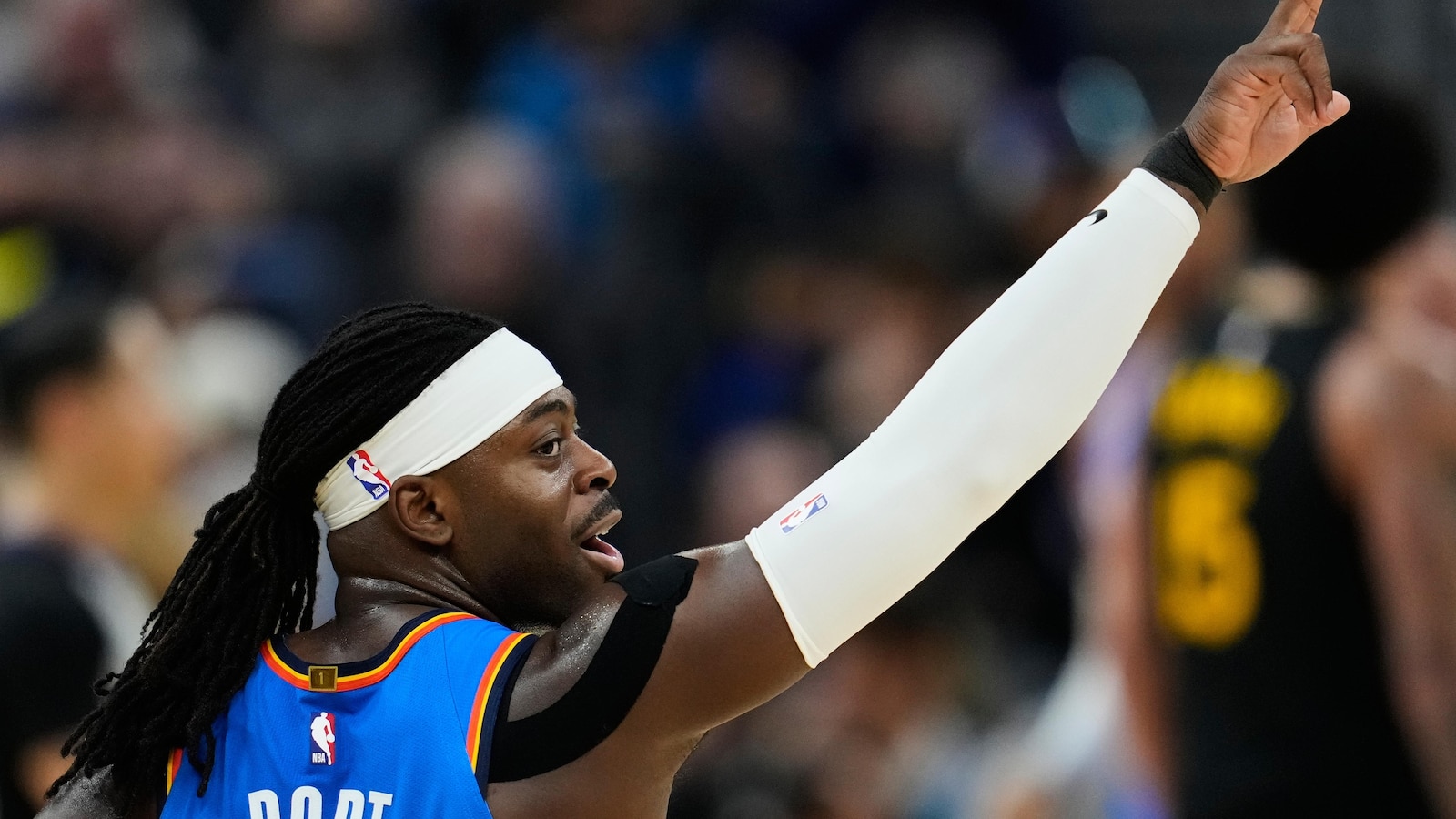 Shai Gilgeous-Alexander scores 30 points as Thunder beat short-handed Warriors 131-94