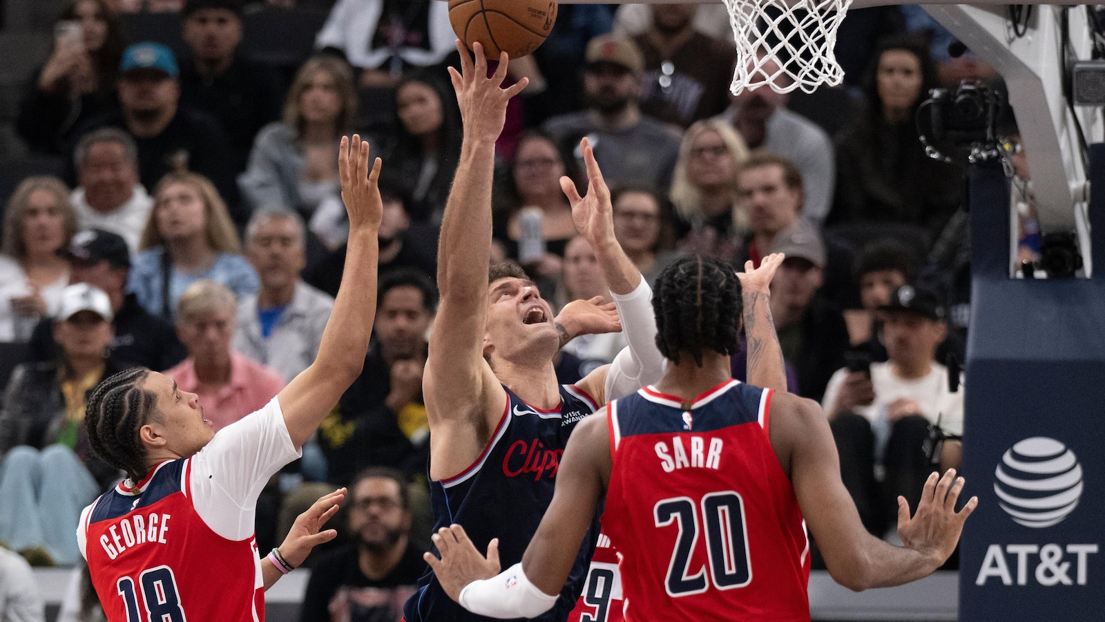 Leonard scores 33 as Clippers top Wizards to win fourth straight