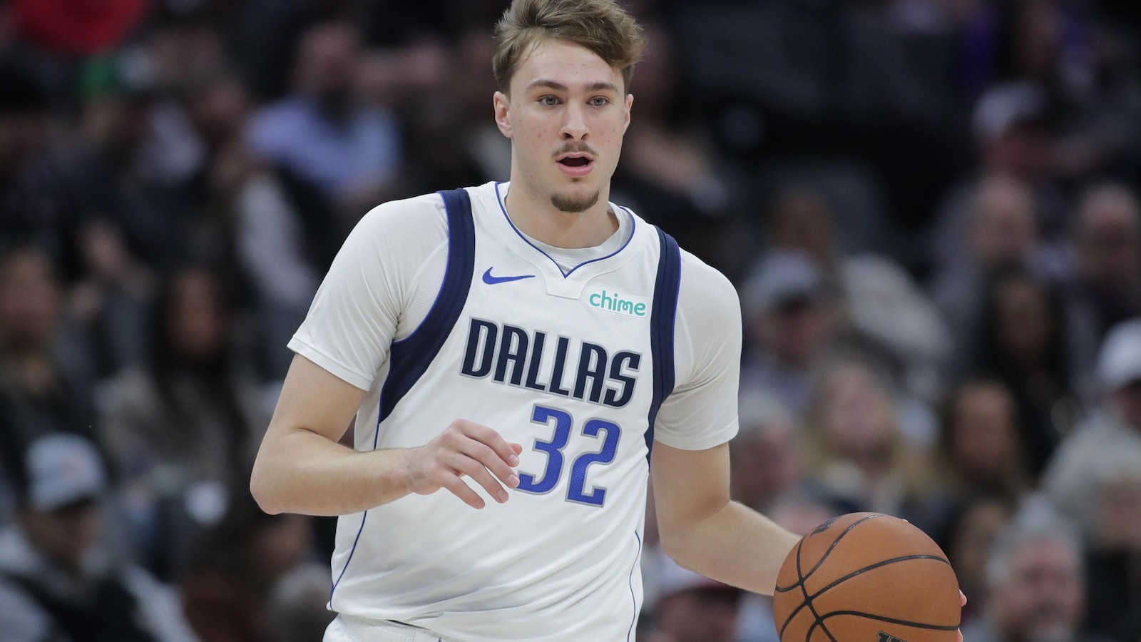 Brandon Williams hits a late 3-pointer, gives Mavericks 100-98 win over Kings