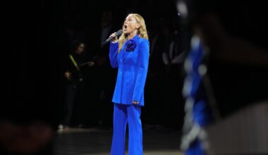 Heckler yells 'leave Greenland alone!' during US national anthem at NBA game in London