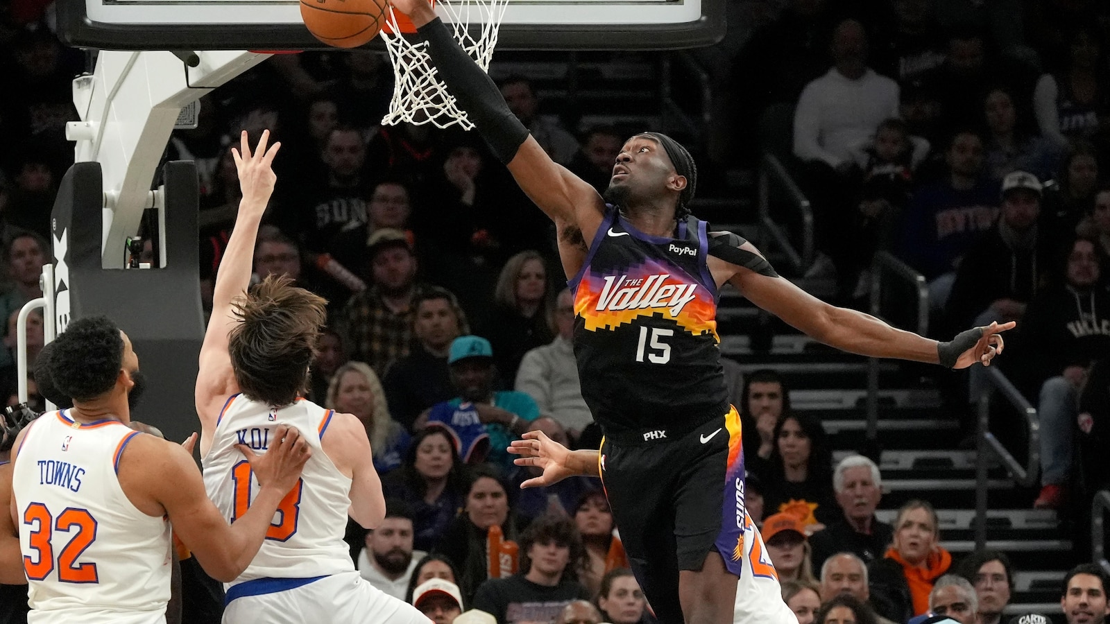 Booker scores 31 points, Brooks adds 27 as Suns hold on to beat Knicks 112-107