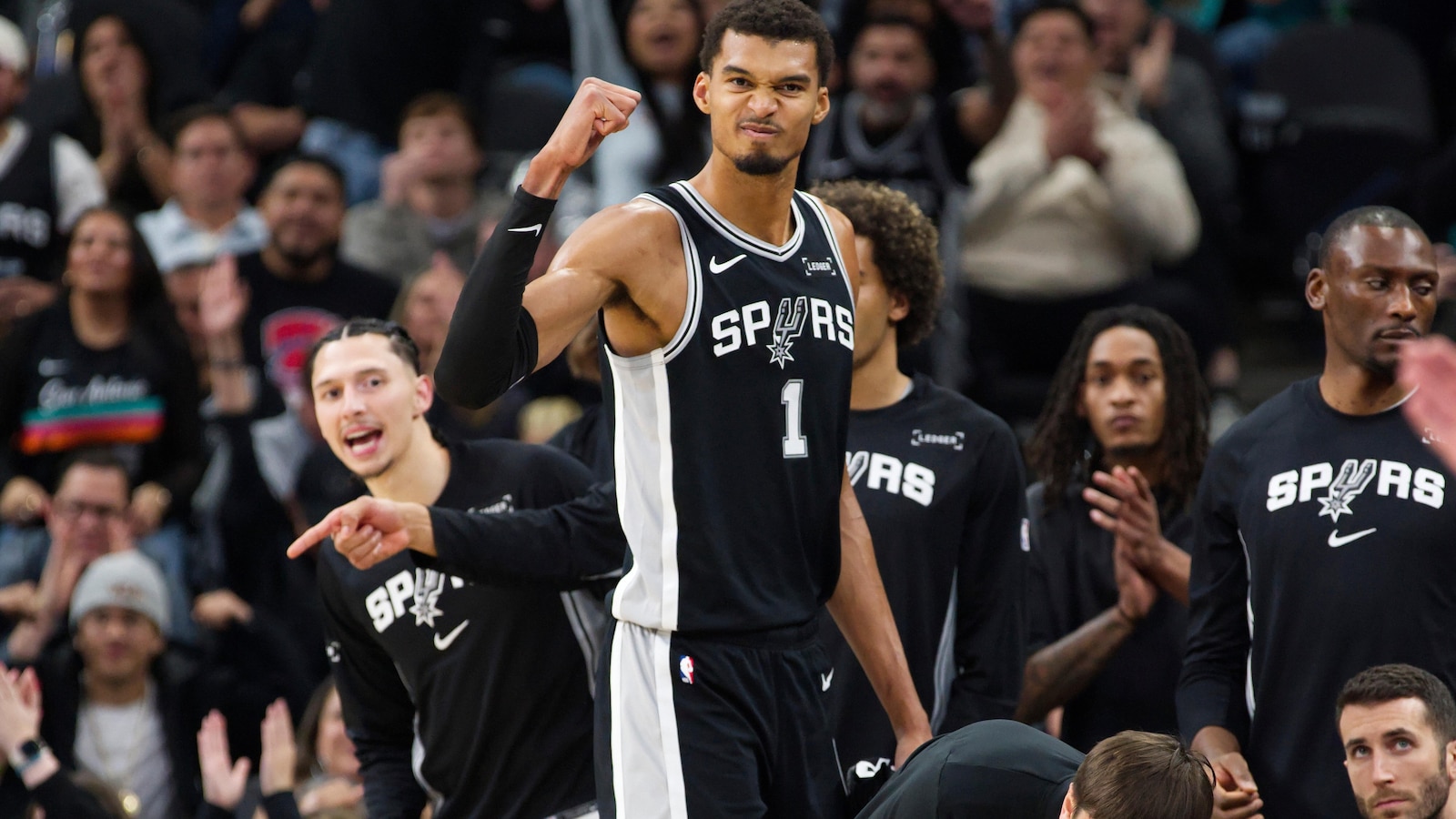 Wembanyama's MRI shows no ligament damage in hyperextended knee; All-Star to miss Spurs-Pacers game