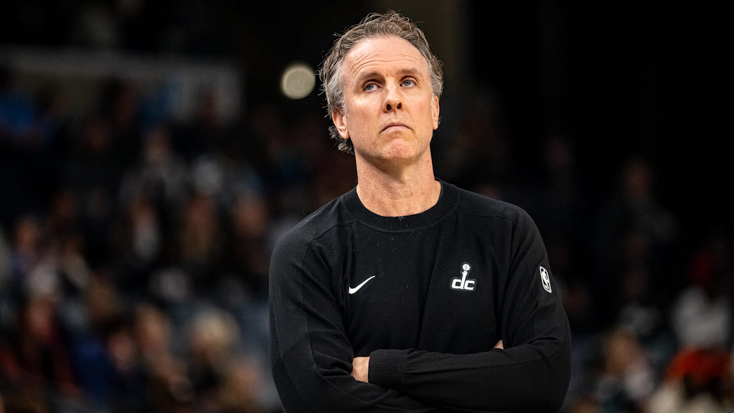 Dec 20, 2025; Memphis, Tennessee, USA; Washington Wizards Head Coach Brian Keefe in the first half against the Memphis Grizzlies at FedExForum. Mandatory Credit: Matthew Smith-Imagn Images