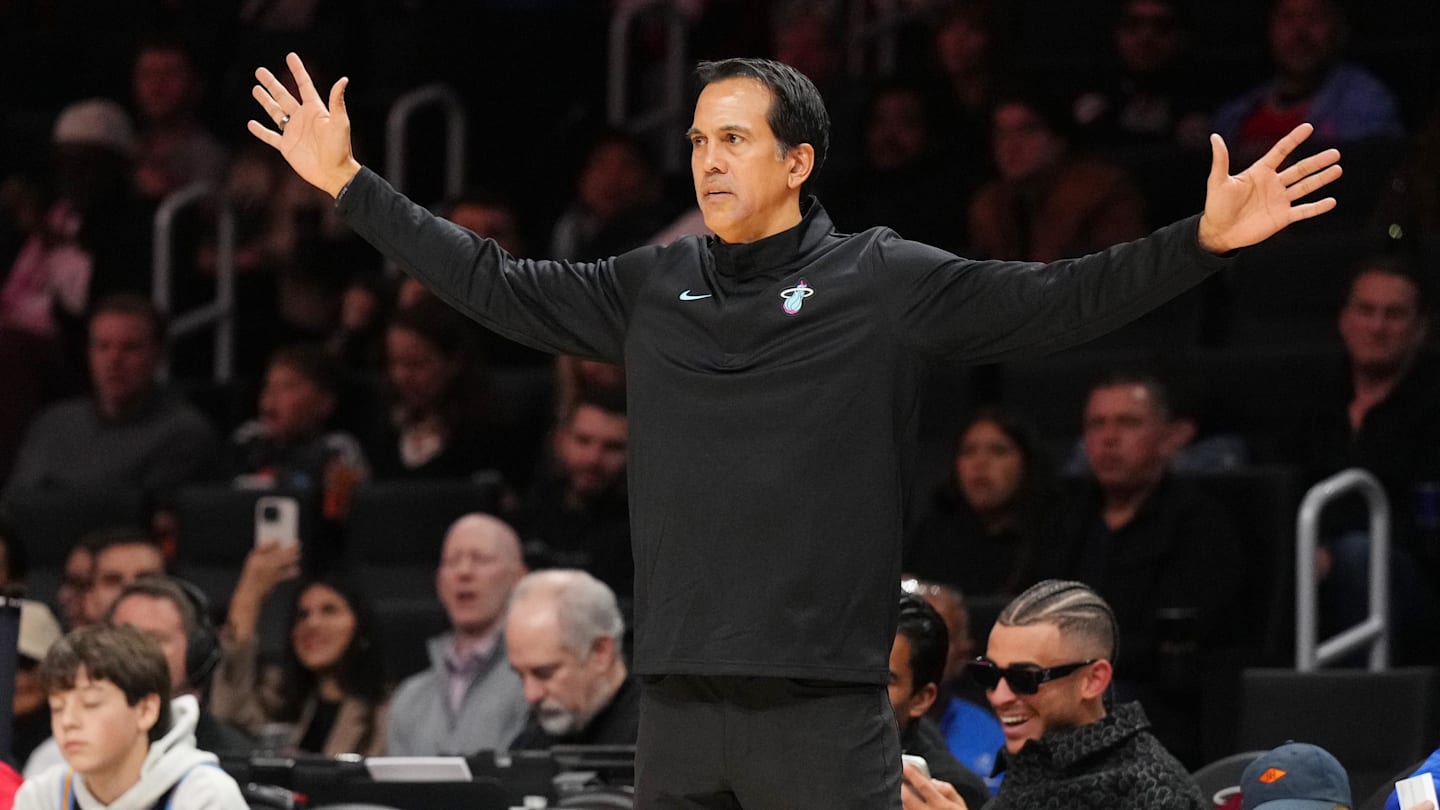 Miami Heat head coach Erik Spoelstra directs his team  (Mandatory Credit: Jim Rassol-Imagn Images)
