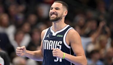 Nov 21, 2025; Dallas, Texas, USA; Dallas Mavericks guard Klay Thompson (31) reacts to missing a shot during the second quarter against the New Orleans Pelicans at the American Airlines Center. Mandatory Credit: Jerome Miron-Imagn Images