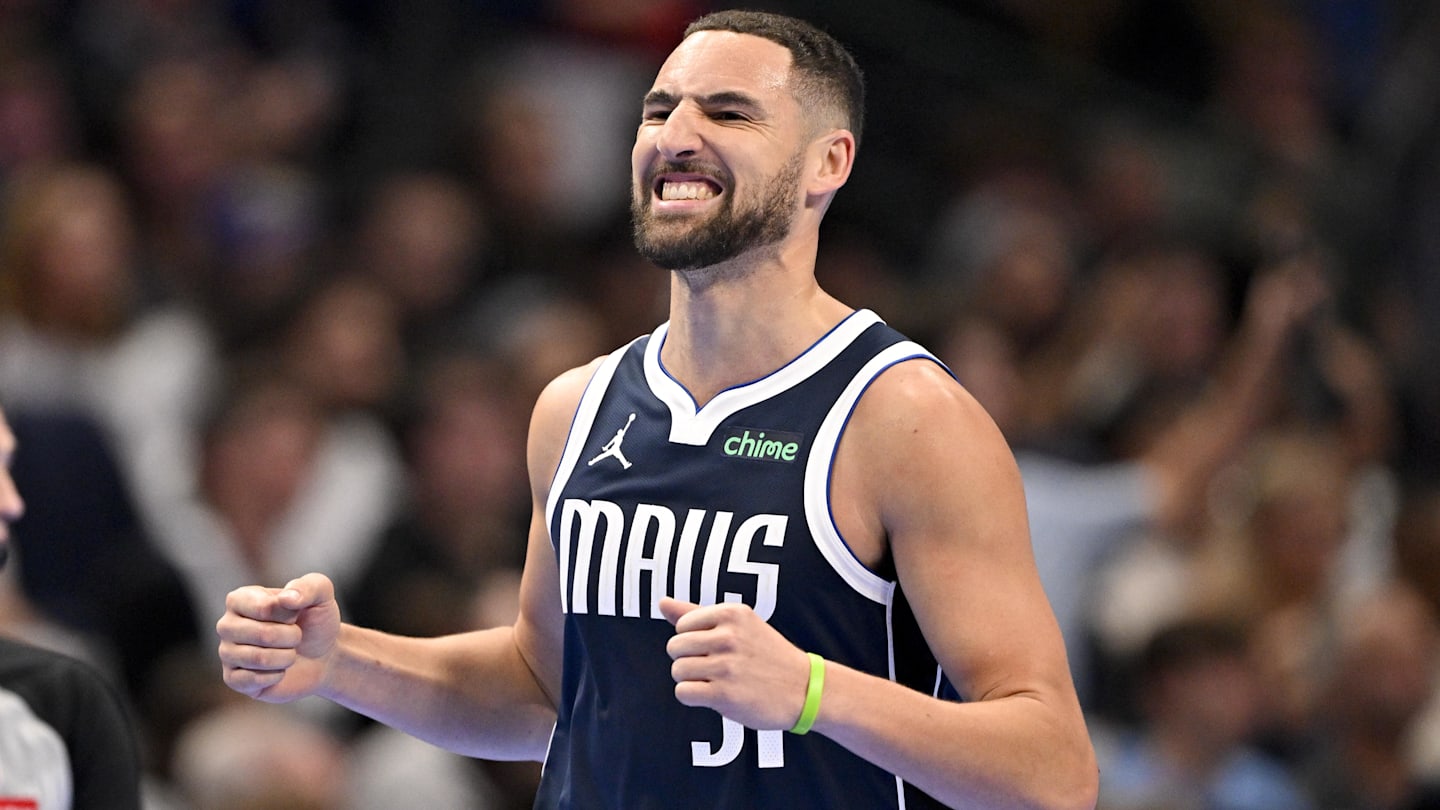 Nov 21, 2025; Dallas, Texas, USA; Dallas Mavericks guard Klay Thompson (31) reacts to missing a shot during the second quarter against the New Orleans Pelicans at the American Airlines Center. Mandatory Credit: Jerome Miron-Imagn Images