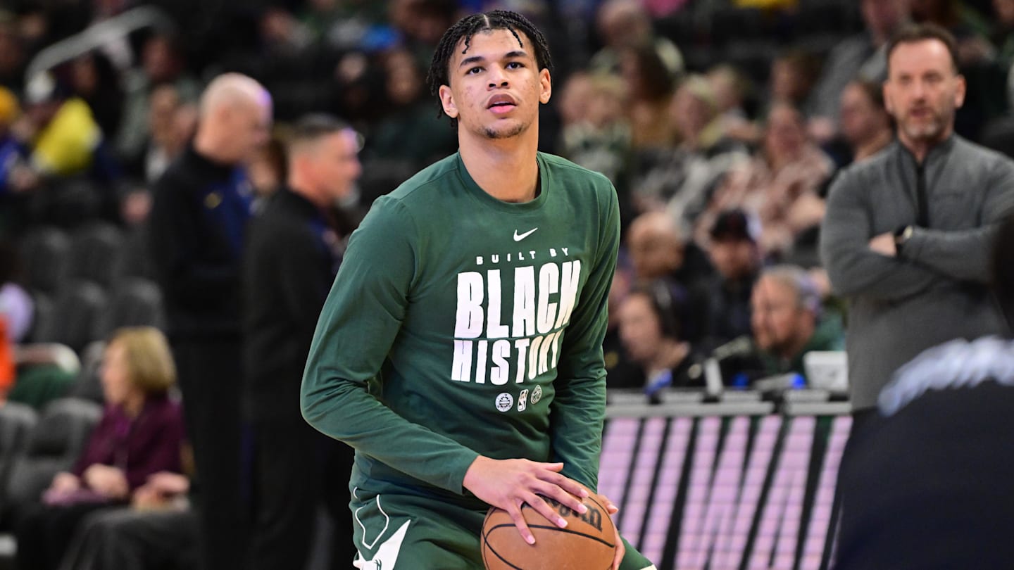 Feb 6, 2026; Milwaukee, Wisconsin, USA; Milwaukee Bucks forward Ousmane Dieng (21) warms up during halftime against the Indiana Pacers at Fiserv Forum. Mandatory Credit: Benny Sieu-Imagn Images