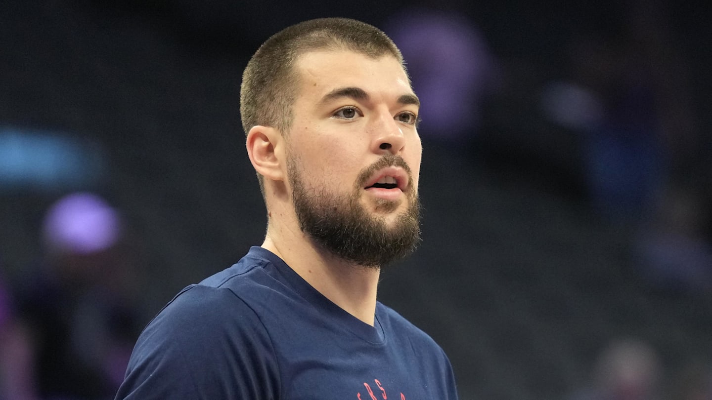 Former Los Angeles Clippers center Ivica Zubac (40) before the game against the Sacramento Kings at Golden 1 Center.