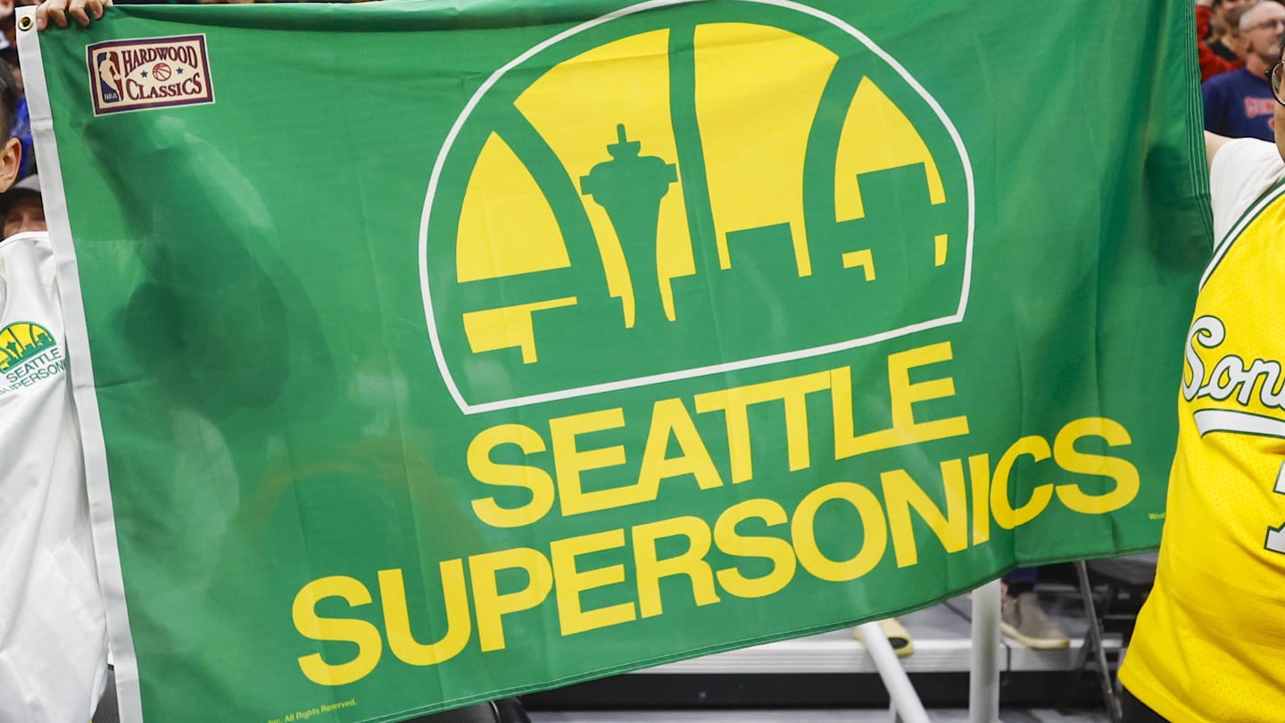 Oct 10, 2023; Seattle, Washington, USA. Mandatory Credit: Joe Nicholson-Imagn Images