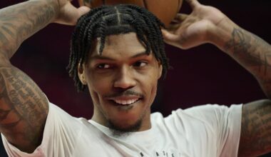 Former Arizona Guard Inducted into Ring of Honor