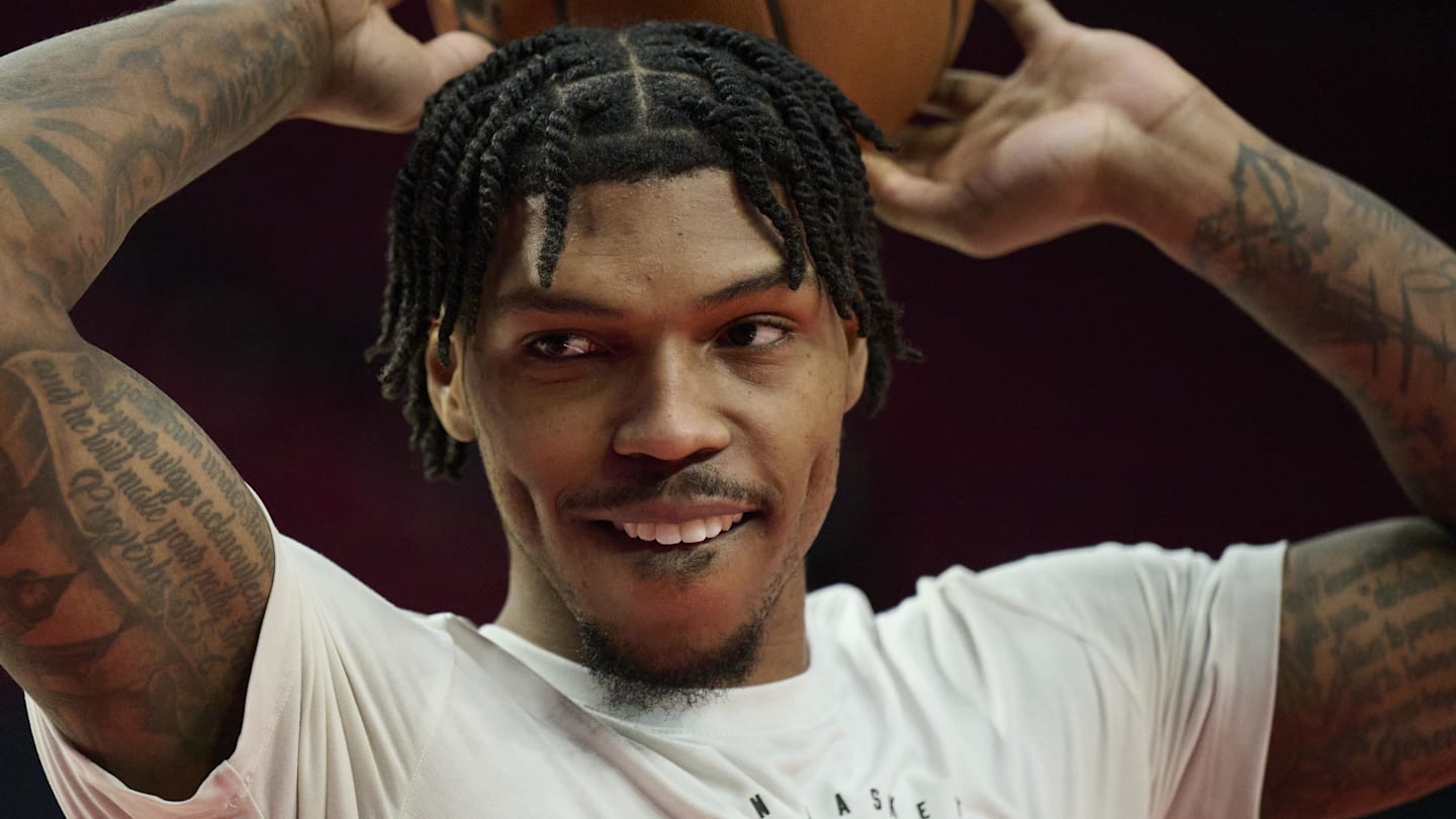 Former Arizona Guard Inducted into Ring of Honor