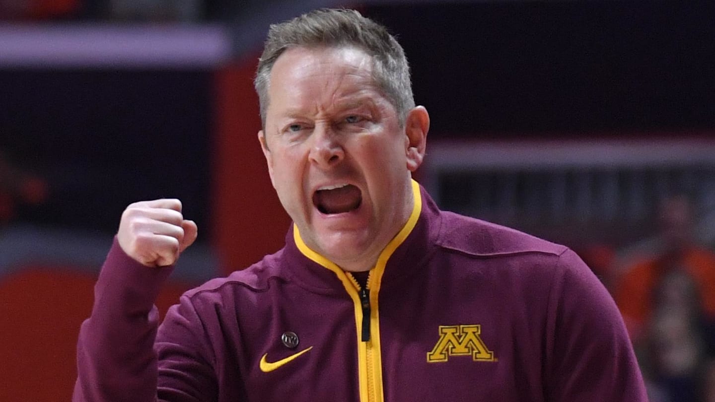 Severely Shorthanded Gophers Grind Out Road Win at Oregon