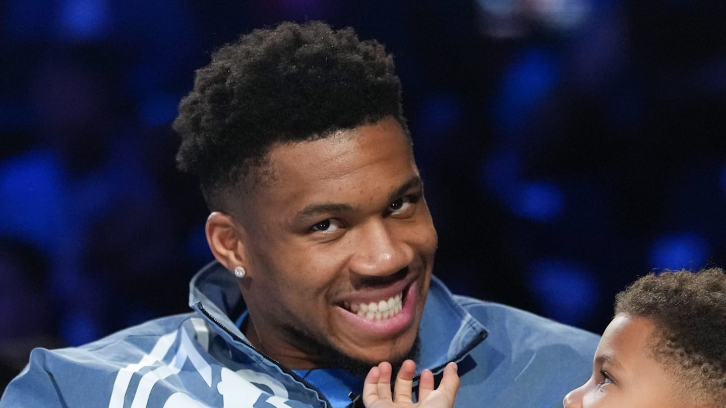 Feb 15, 2026; Inglewood, California, USA; eam World forward Giannis Antetokounmpo (34): Kirby Lee-Imagn Images