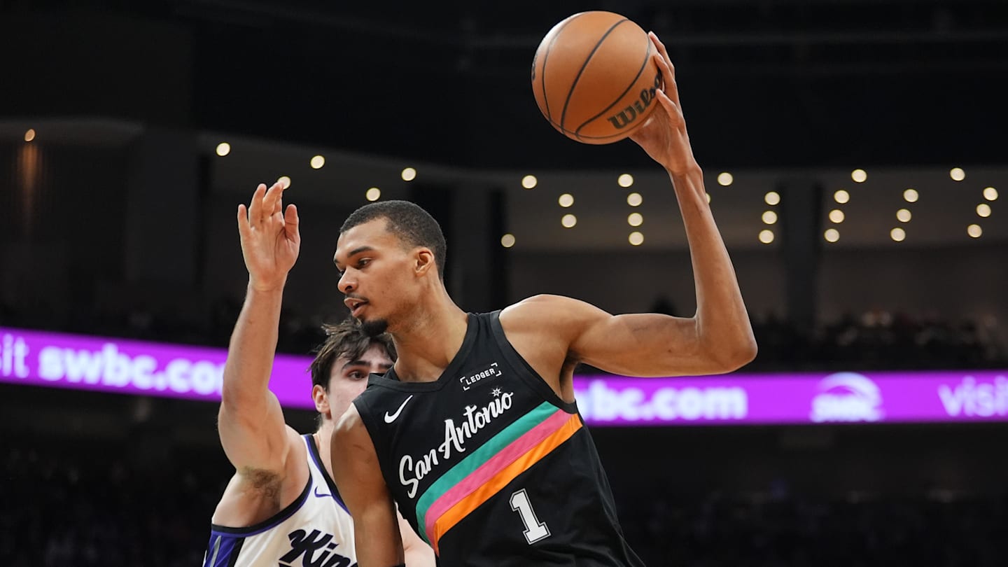 Victor Wembanyama's 2-Handed Windmill Punctuates Spurs' Eighth Straight Win