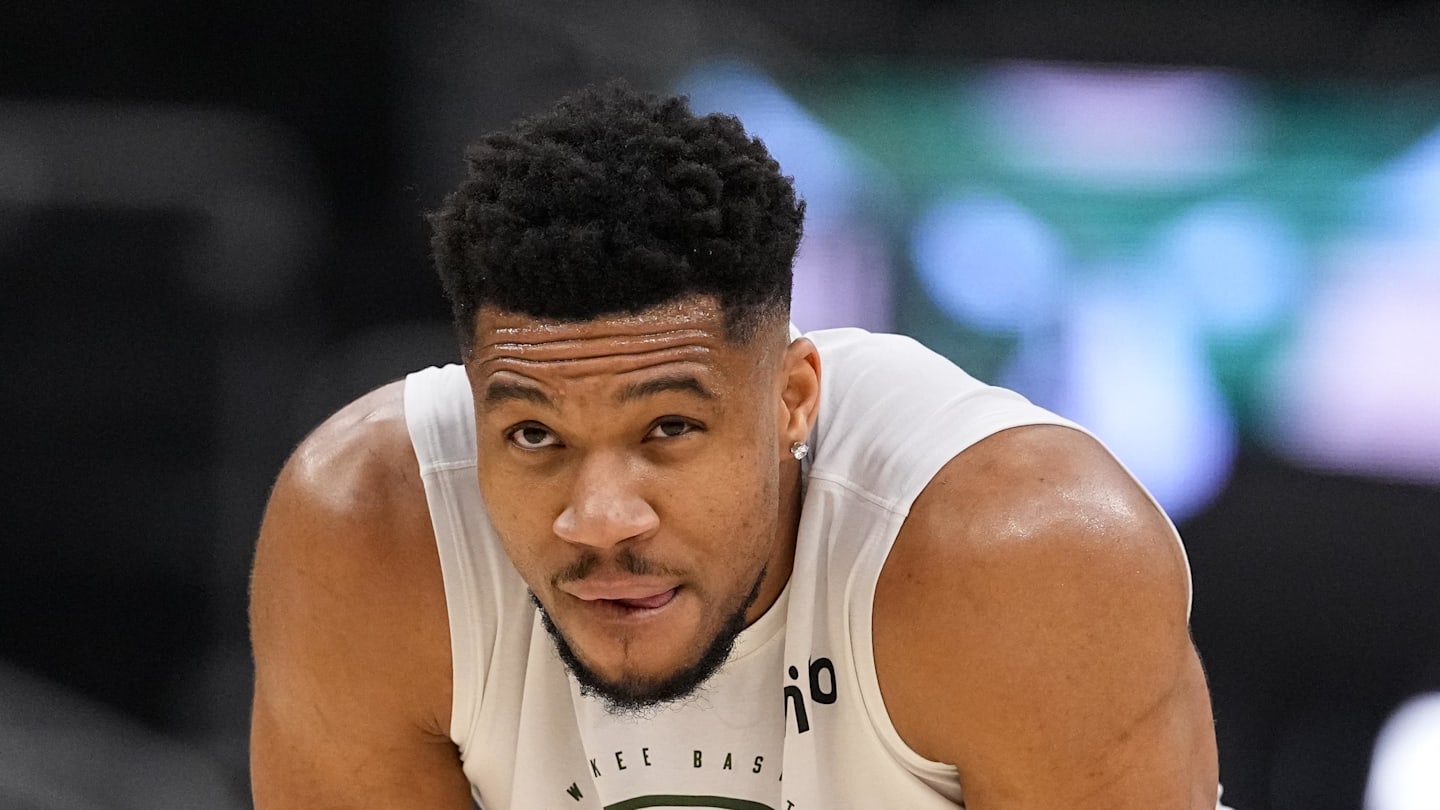 Milwaukee Bucks forward Giannis Antetokounmpo (34) during warmups prior to the game against the New Orleans Pelicans at Fiserv Forum on Feb 4, 2026.