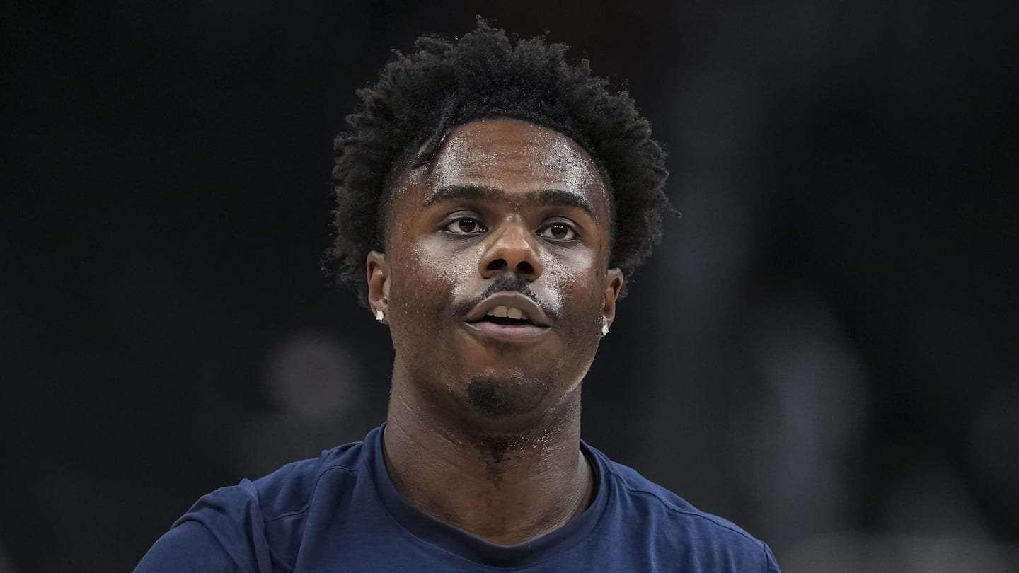 Former LA Clippers guard Kobe Brown (24) on the court before the game against the Atlanta Hawks at State Farm Arena.