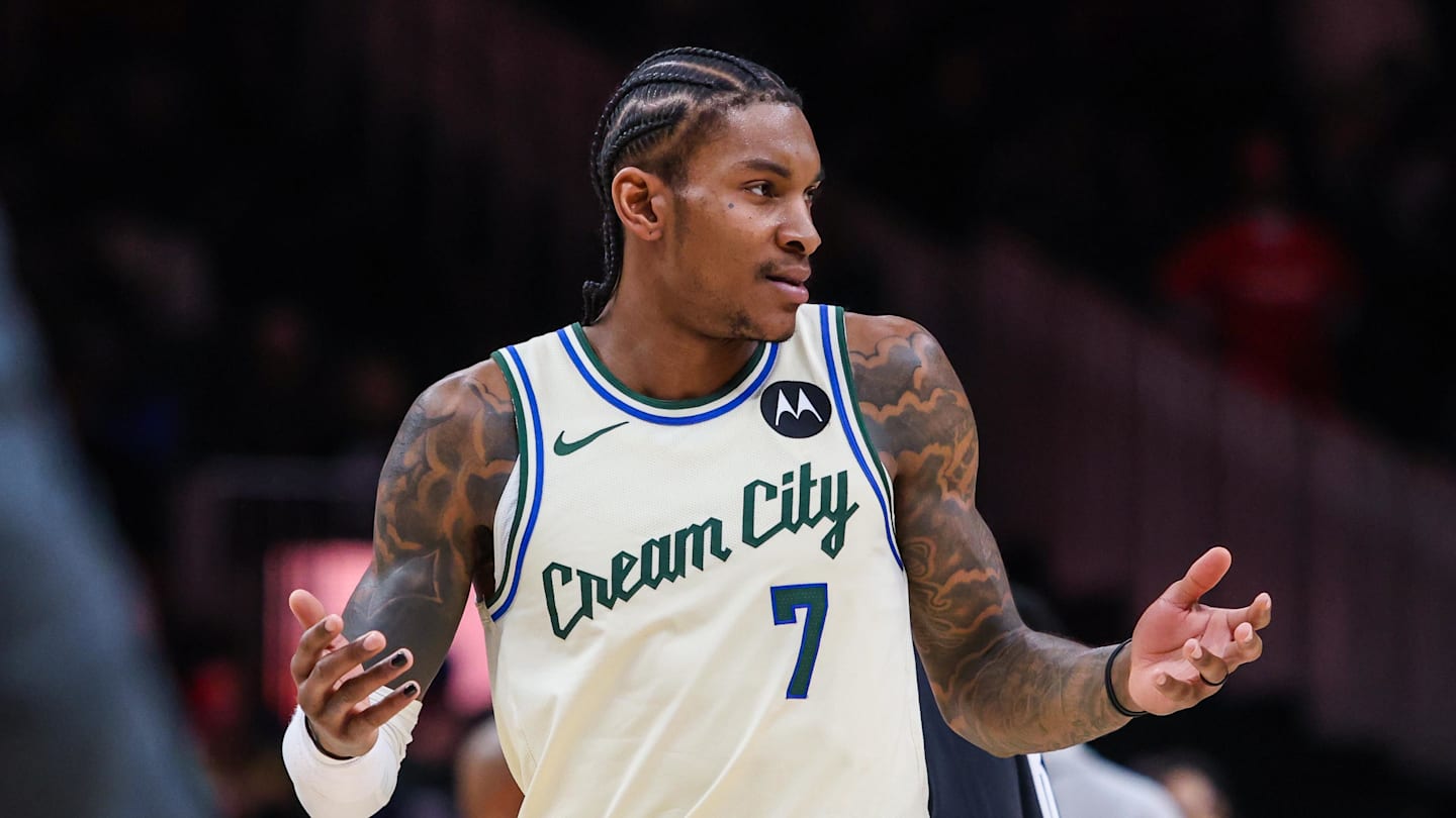 Milwaukee Bucks guard Kevin Porter Jr. (7) reacts to a call against the Atlanta Hawks during the fourth quarter at State Farm Arena on January 19, 2026.