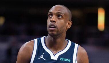 Dallas Mavericks forward Khris Middleton (20) in the second half against the Indiana Pacers at Gainbridge Fieldhouse on February 22, 2026.