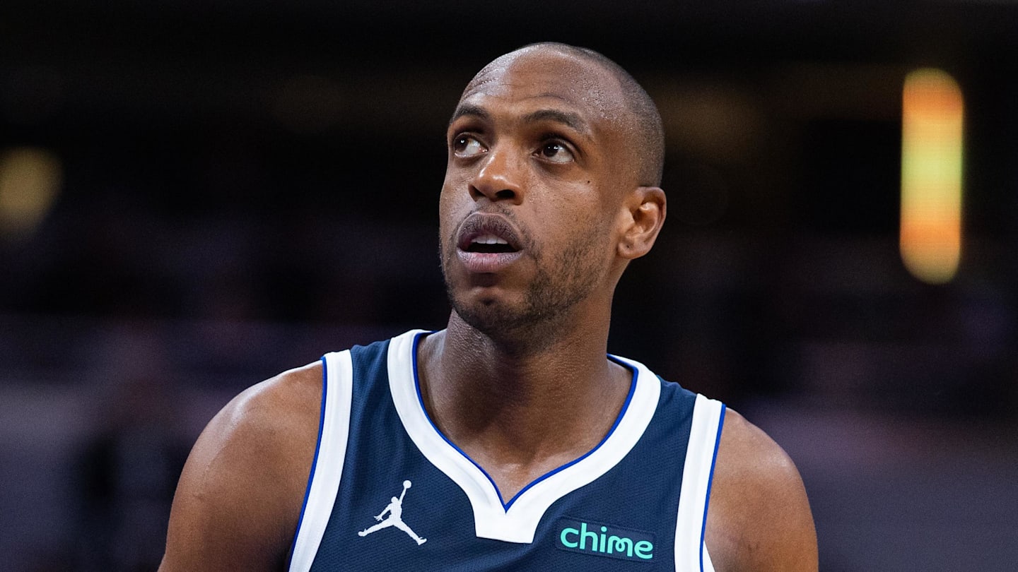 Dallas Mavericks forward Khris Middleton (20) in the second half against the Indiana Pacers at Gainbridge Fieldhouse on February 22, 2026.