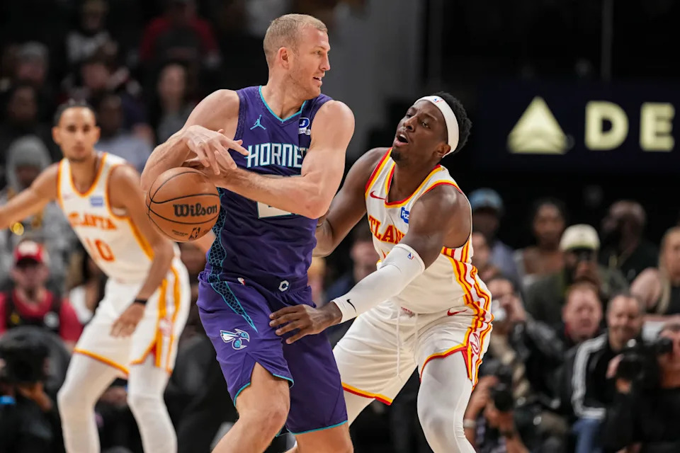 Former Charlotte Hornets center Mason Plumlee (22) tries to make a play.Dale Zanine-Imagn Images