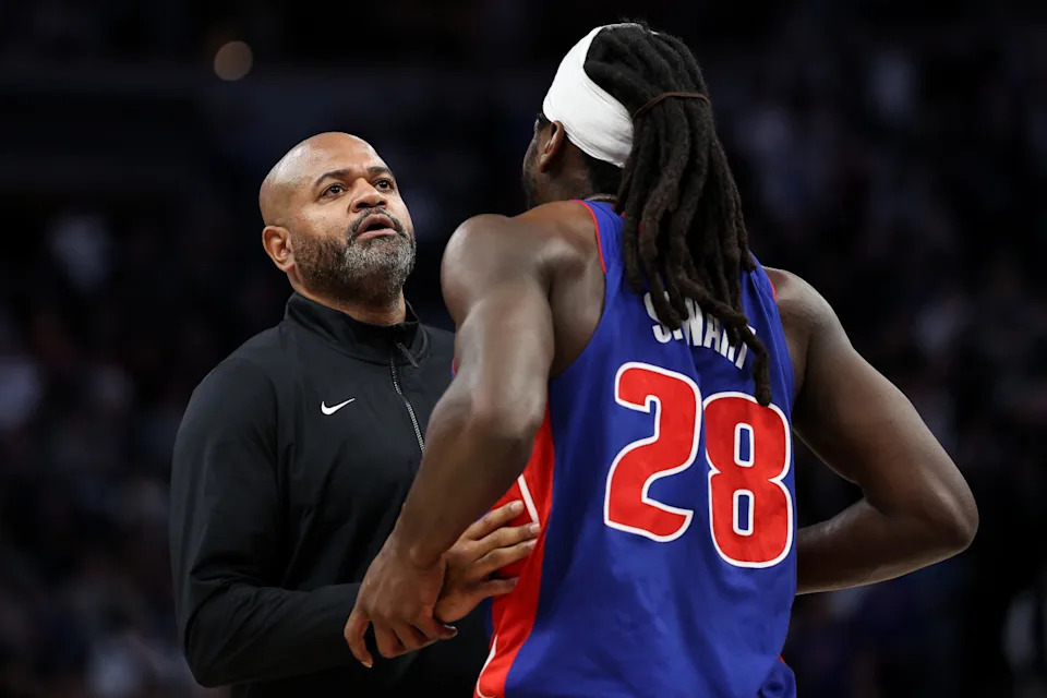 Detroit Pistons coach J.B. Bickerstaff talks to Isaiah Stewart.Matt Krohn-Imagn Images