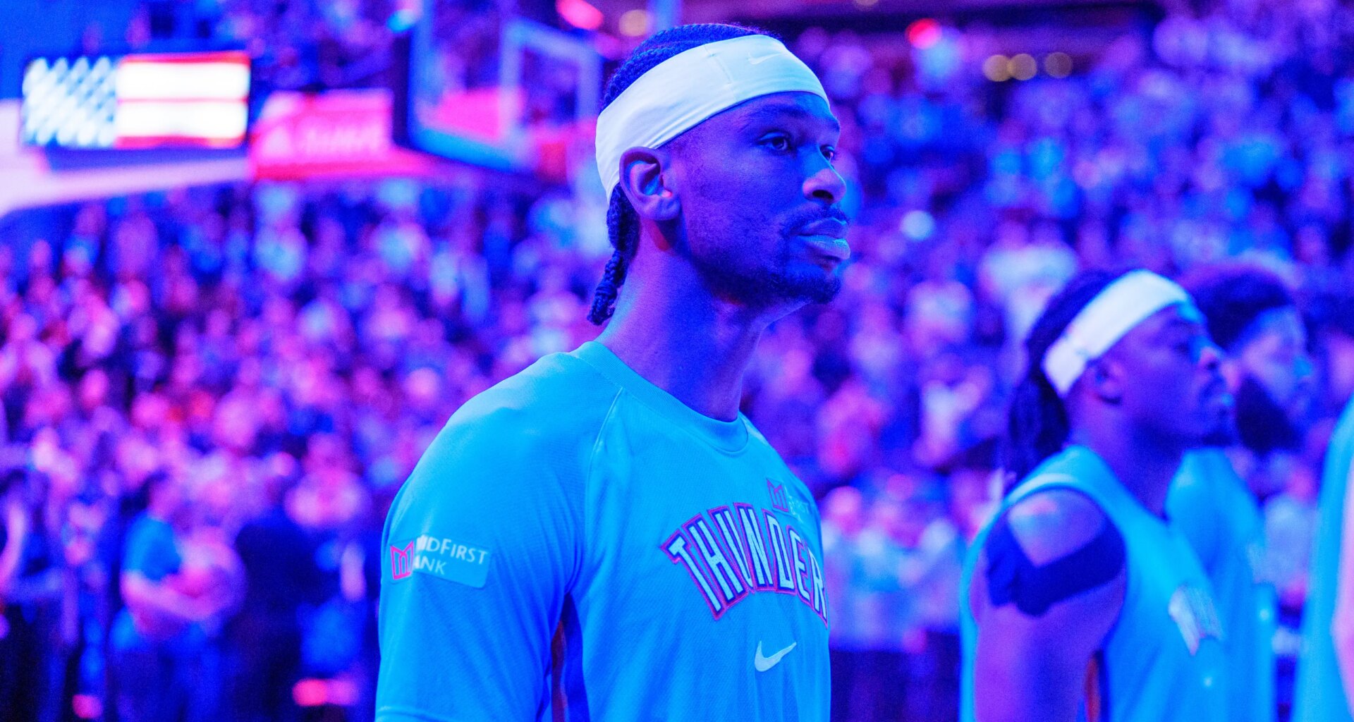 Shai Gilgeous-Alexander donates winter coats to OKC women's shelter